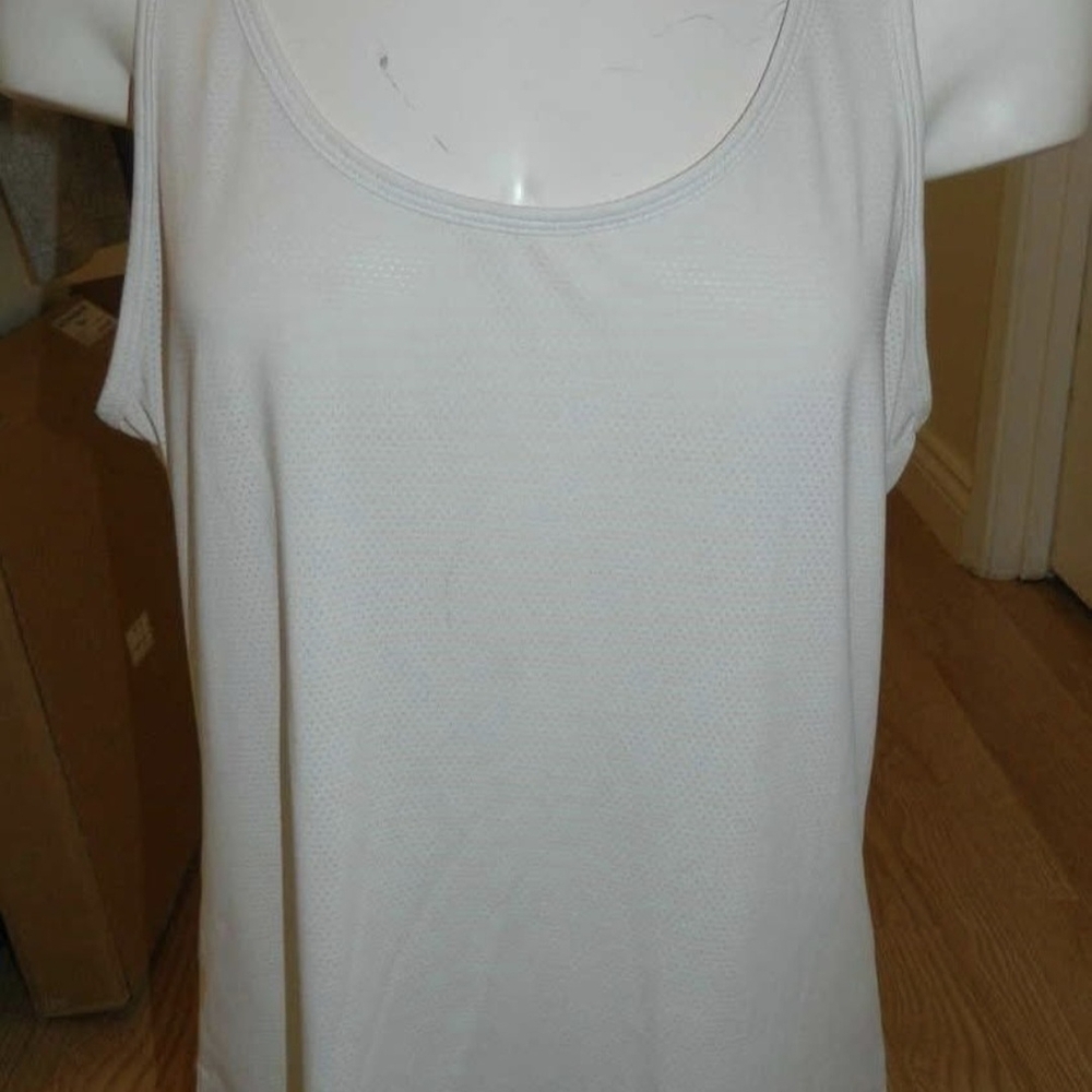 💥5/35 Fabletics Classic White Tank Top Size S